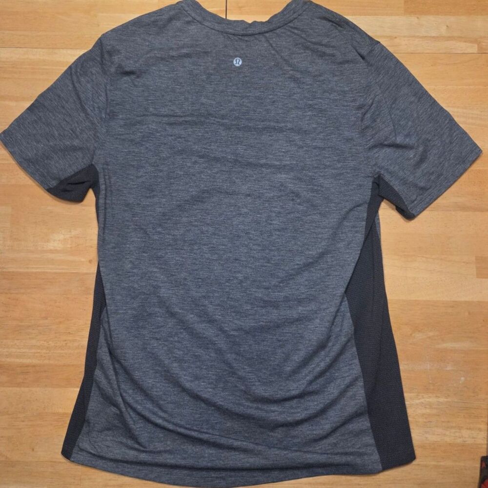 Lululemon Performance Tech Pocket Small Short Sleeve Obsidian Gray Running Shirt - Picture 5 of 8